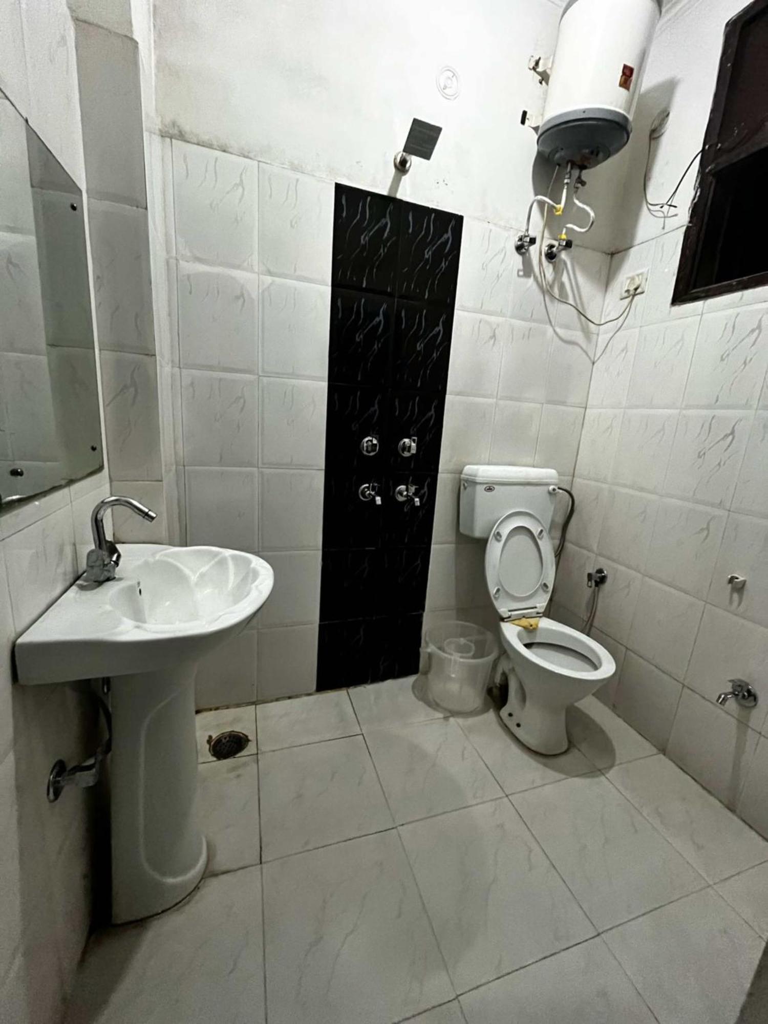 Hotel Vinayak Nainital Near Mall Road Lake View Room Esterno foto